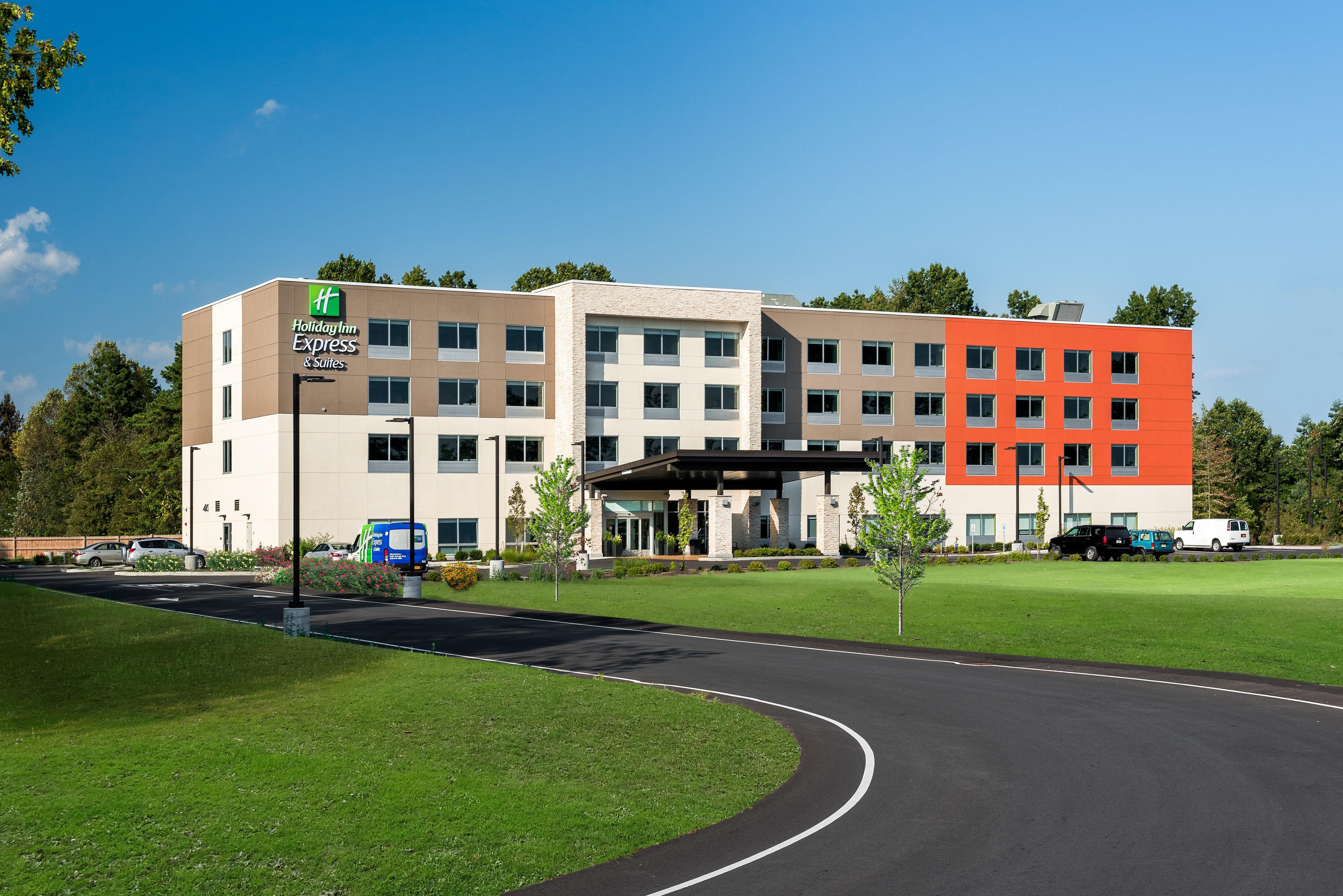 Holiday Inn Express Queensbury-Lake George Area By Ihg Exterior foto